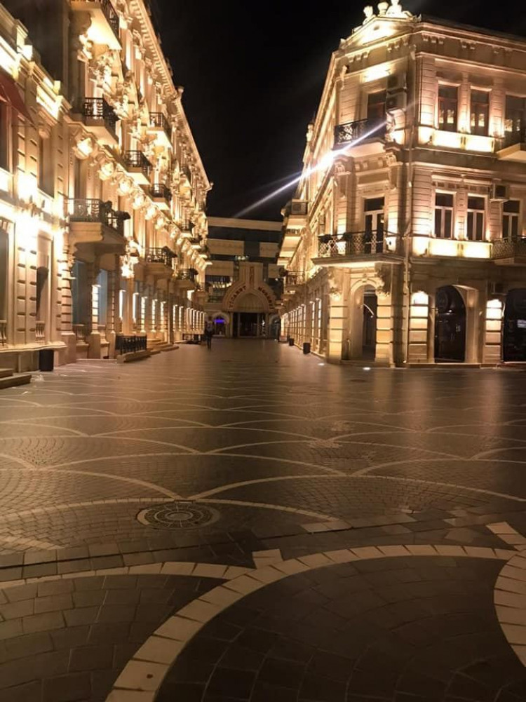 Baku streets. Улочки Баку. Центральная улица Баку. Баку улица Авакяна. Пешеходная улица Баку.