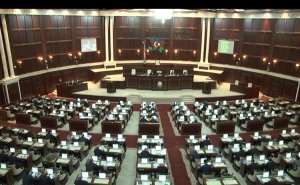 Azərbaycanda yeni doğulan uşaqlara 500 manat verilməsi təklif edilir