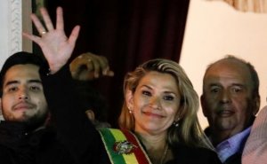 Boliviya ordusu Anesi müvəqqəti prezident kimi QƏBUL ETDİ