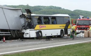 Slovakiyada dəhşətli qəza - 13 Ölü, 20 yaralı
