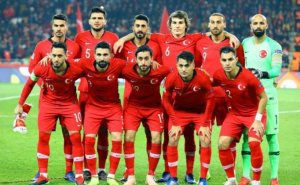 Türkiyə millisində ciddi itki - Əsas hücumçu zədələndi