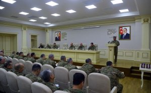 Nazir qoşunların döyüş qabiliyyətinin artırılması məqsədilə tapşırıqlarını verib