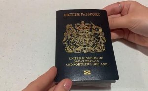 İngiltərə 30 il sonra mavi pasporta geri dönür
