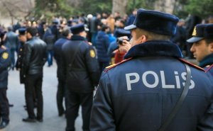 Bakıda polislər qadının həyatını xilas etdilər - VİDEO