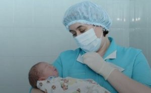 Koronavirusa yoluxmuş hamilə qadın dünyaya uşaq gətirdi