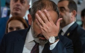 Ağlını itirmiş rəhbər və ya Paşinyanın “parkinson xəstəliyi”