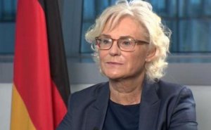 Müdafiə naziri Ukraynaya gizli səfər etdi