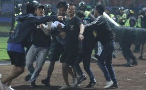 İndoneziyada futbol oyununun nəticəsi- 127 ölü, 180 yaralı