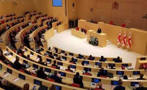 Gürcüstan parlamenti 5 deputatın mandatını ləğv etdi