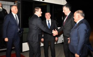 Gürcüstan Parlamentinin sədri Azərbaycana rəsmi səfərə gəldi - FOTO