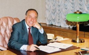"Heydər Əliyev ideyaları Azərbaycanı zirvələrdən zirvələrə yüksəldir" - Ağalar Vəliyev