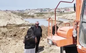 Bələdiyyə sədri özünü niyə sakin kimi təqdim edib? - VİDEO