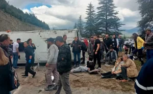 Türkiyədə ağır yol qəzası oldu, 15 nəfər yaralandı