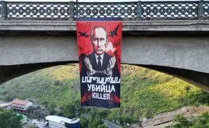 Lavrovu İrəvanda niyə "Putin qatildir" banneri ilə qarşıladılar?