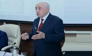 "İmtahandan keçməyən müəllimin yerinə savadsızını gətirmək cəmiyyəti geriyə aparır" - Şahlar Əsgərov