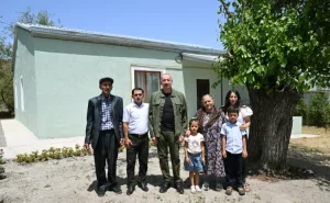 İlham Əliyevin Xocalı sakininin evində səmimi söhbəti - VİDEO