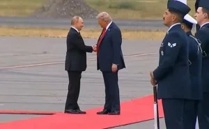 Alyaskaya gedən kim olub? - Putin-Tramp görüşündə boy müəmması