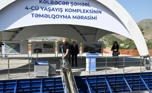Kəlbəcər şəhərində 4-cü yaşayış kompleksinin təməli qoyuldu - YENİLƏNİB