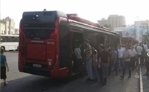 Bakıda avtobuslarda nəfəs almaq çətinləşdi:  Yarım milyondan çox sərnişin...