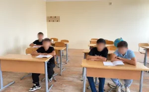 Zəif oxuyan şagirdlərin üzü açıq paylaşıldı - Vəkil: "Bu, qanun pozuntusudur"