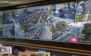 Polis hərəkətin intensiv olduğu ərazilərdə gücləndirilmiş rejimdə xidmət edir - VİDEO