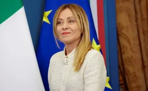 Üz örtüyü qadağan edilir, xarici şagirdlərə limit qoyulur - Meloni qərarını AÇIQLADI