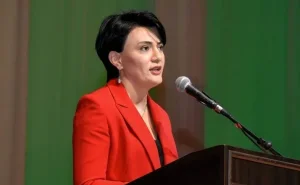 Əməkdar müəllim yeni qaydaları DƏSTƏKLƏDİ: "Məktəbli formasının vahidliyi qorunacaq"
