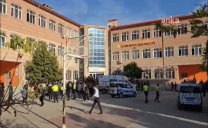 Türkiyədə məktəbin yaxınlığında silahlı hücum: 1 ölü,10 yaralı