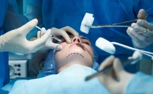 Azərbaycanda fəaliyyətinə icazə verilən plastik cərrahların sayı artdı - SİYAHI