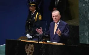 Ərdoğan şeir söylədi, Binali Yıldırım göz yaşlarına boğuldu -  VİDEO