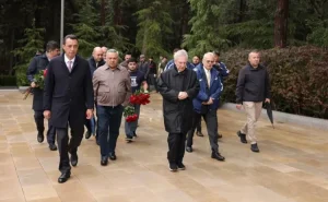 "Fənərbağça"nın nümayəndələri Heydər Əliyevin məzarını və Şəhidlər xiyabanını ziyarət etdilər - FOTO