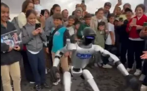 Robot ritmə uyğunlaşıb rəqs etdi - VİDEO