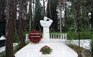 Xalq yazıçısı İlyas Əfəndiyev vəfatının 30-cu ildönümündə məzarı başında  ANILDI