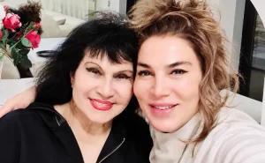 Sevil Nuriyeva Zeynəb Xanlarova ilə fotosu  PAYLAŞDI