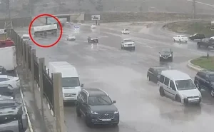 Bakıda avtobus aşdı -  VİDEO