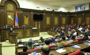 Ermənistan parlamentində deputatlar arasında əlbəyaxa  DAVA