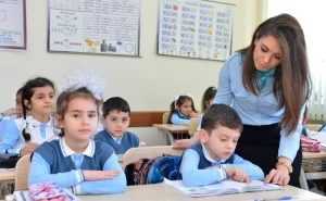 Müəllimin geyimi şagirdə hansı mesajı verir? - Direktor müavini DANIŞDI