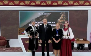 İlham Əliyev MDB-nin iştirakçı ölkələrinin milli stendləri ilə tanış oldu - FOTO