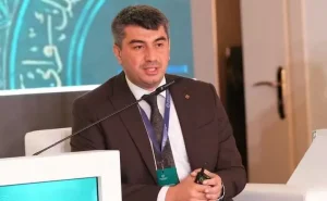 "Dünyəvi təhsil dini etiqadın inkarı deyil” - Dosent