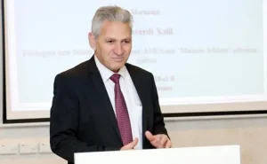 “Azyaşlı uşaqların dini baş örtüyü geyinməsi yanlışdır” - AMEA-nın şöbə müdiri