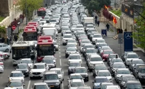 Yeni iş qrafiki də tıxacı azalda bilmədi -  Universitetlərdə dərs saatı dəyişdirilə bilər?
