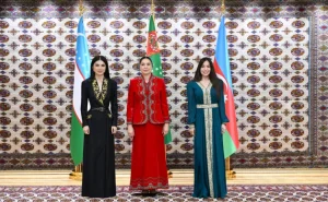 Aşqabadda Leyla Əliyevanın, Oğulcahan Atabayevanın və Saida Mirziyoyevanın üçtərəfli görüşü oldu - FOTO