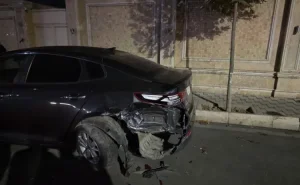 Naxçıvan şəhərində minik avtomobilləri toqquşdu: 1 yaralı - FOTO