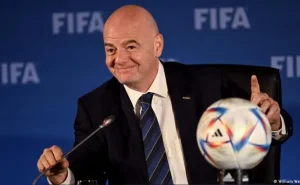 İnfantino Bakıda keçirilən dünya çempionatından  DANIŞDI