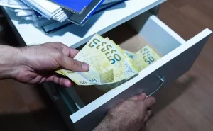 14 icra hakimiyyətində milyonluq yeyintilər -  Vəsaitlər necə mənimsənilib? - RƏSMİ 