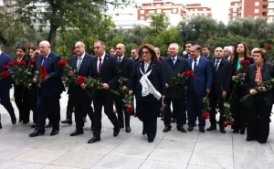 Bakıda Atatürkün abidəsi ziyarət olundu - FOTO