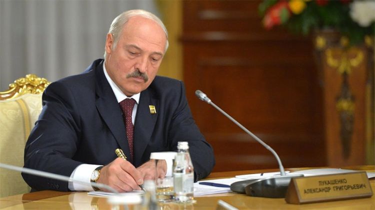 Lukaşenko ehtiyatda olan zabitlərin hərbi xidmətə çağırılması haqqında fərman İMZALADI