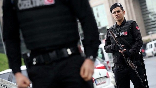 Türkiyədə etirazçılarla toqquşmada 28 polis əməkdaşı yaralandı