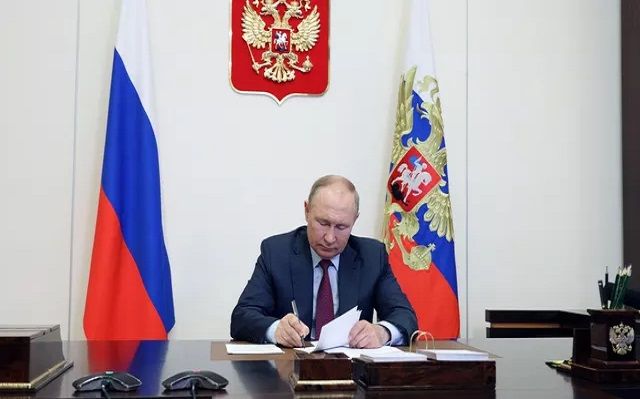 Putin “Tarix təhsili sahəsində dövlət siyasətinin əsaslarını” təsdiq etdi