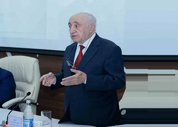 "İmtahandan keçməyən müəllimin yerinə savadsızını gətirmək cəmiyyəti geriyə aparır" -  Şahlar Əsgərov